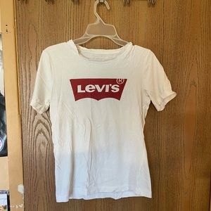 Levi’s white and red logo graphic tee shirt